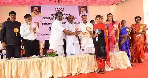 கலைஞரின் வாழ்க்கை வரலாறு பல்கலைக்கழக பாடத்திட்டத்தில் இடம் பெற்றுள்ளது