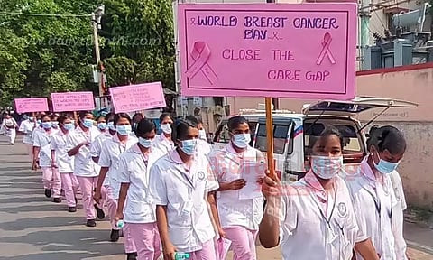 மார்பக புற்றுநோய் விழிப்புணர்வு ஊர்வலம்