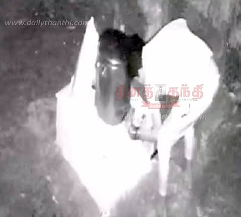 கோவில் உண்டியலை உடைத்து பணம் கொள்ளை