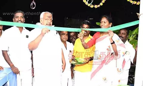 புதிய பயணிகள் நிழற்குடை திறப்பு விழா