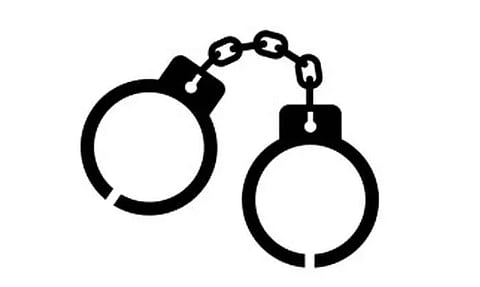 தக்கலை அருகே டிரைவருக்கு கத்திக்குத்து; கொத்தனார் கைது