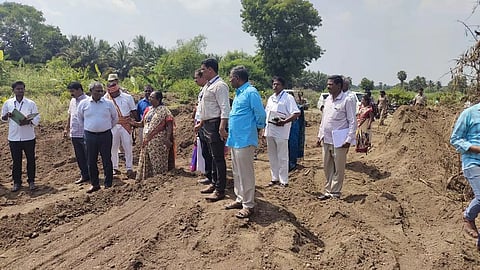 நீர்நிலை ஆக்கிரமிப்புகள் அகற்றம்