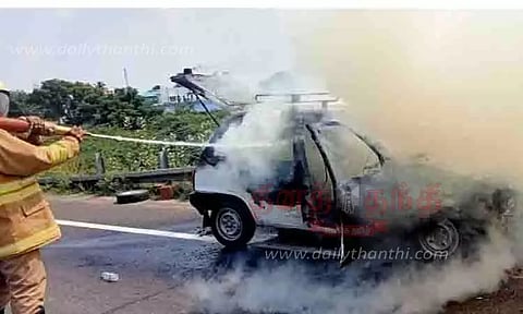 கார் தீப்பற்றி எரிந்ததால் பரபரப்பு