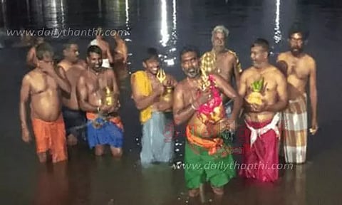 பாளையங்கோட்டையில் 11 அம்மன்களுக்கு தீர்த்தவாரி