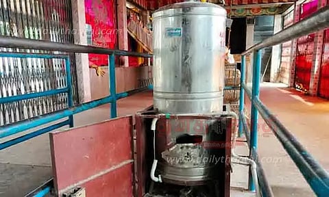 சோழவந்தான் அருகே அம்மன் கோவிலில் உண்டியலை உடைத்து பணத்தை திருடி சென்ற மர்ம நபர்கள்- போலீசார் விசாரணை