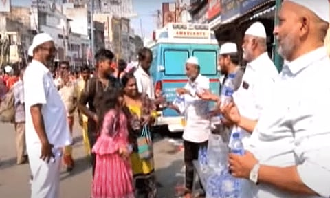 மாரியம்மன் கோயில் கும்பாபிஷேக விழா - இஸ்லாமியர்கள் செய்த நெகிழ்ச்சி சம்பவம்