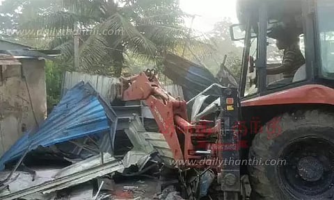 வனத்துறைக்கு சொந்தமான நிலத்தில் ஆக்கிரமிப்புகள் அகற்றம்