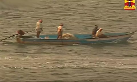 ராமேஸ்வரம் மீனவர்கள் 15 பேர் இலங்கை கடற்படையினரால் கைது