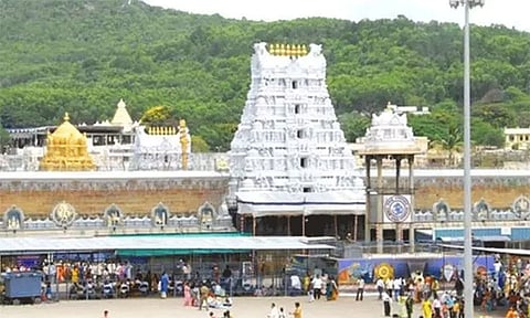 சந்திர கிரகணம்: திருப்பதி ஏழுமலையான் கோவில் நடை சாத்தப்பட்டது.!