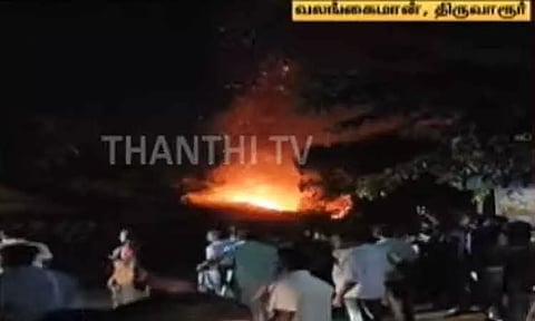 திருவாரூர் வலங்கைமான் பகுதியில் பட்டாசு கடையில் தீ விபத்து..!