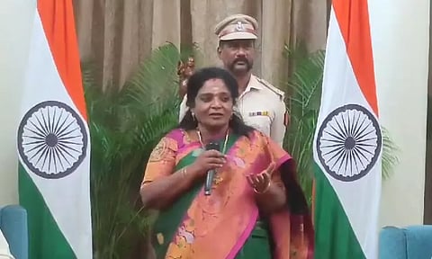 பெட்ரோல் குண்டு போட்றாதீங்க.. நகைச்சுவையாக பேசிய கவர்னர் தமிழிசை