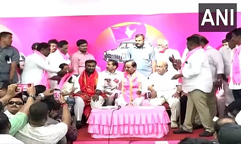 தெலுங்கானா: ஆளும் பி.ஆர்.எஸ். கட்சியில் இணைந்த காங்கிரஸ் முன்னாள் மந்திரி