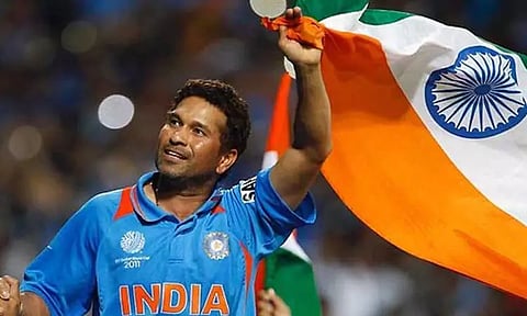 மும்பை வான்கடே மைதானத்தில் சச்சின் டெண்டுல்கர் சிலை