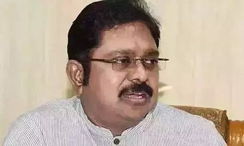 மணல் திருட்டை தடுக்க முயன்ற கிராம நிர்வாக அலுவலர் மீது தாக்குதல்- டிடிவி தினகரன் கண்டனம்