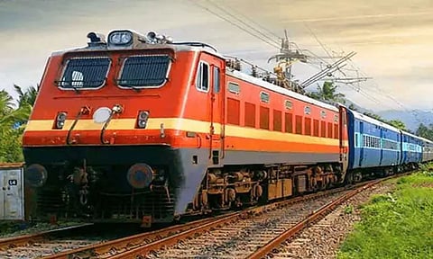 தீபாவளி பண்டிகையை முன்னிட்டு சென்னை - நெல்லை இடையே சிறப்பு ரெயில் இயக்கம்