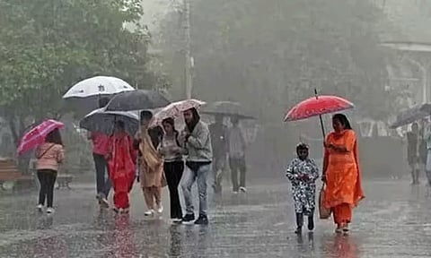 தமிழகத்தில் 5 மாவட்டங்களுக்கு இன்று மிக கனமழைக்கான ஆரஞ்சு எச்சரிக்கை.!