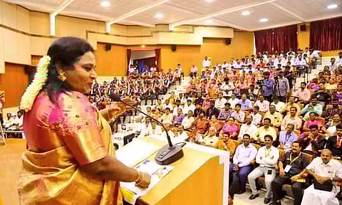 தமிழகத்தில் கல்வித்துறையில் அரசியல் தலையீடு அதிகம் - தமிழிசை சவுந்தரராஜன்