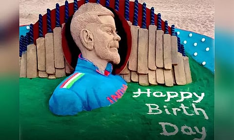 விராட் கோலி பிறந்தநாளையொட்டி, பூரி கடற்கரையில் மணற்சிற்பம்...!