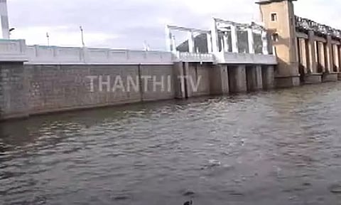 கிருஷ்ணகிரி கே.ஆர்.பி. அணை நீர்மட்டம் உயர்வு: 5 மாவட்டங்களுக்கு வெள்ள அபாய எச்சரிக்கை