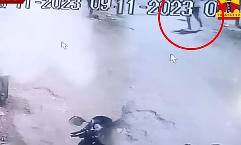 திருச்சியில் பிரபல ரவுடி வீட்டில் நாட்டு வெடிகுண்டு வீச்சு