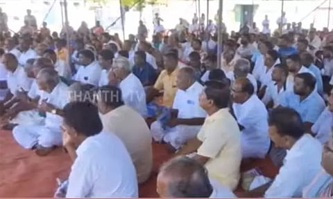 இலங்கை கடற்படையால் கைது செய்யப்பட்டுள்ள மீனவர்களை விடுதலை செய்யக்கோரி உண்ணாவிரத போராட்டம்