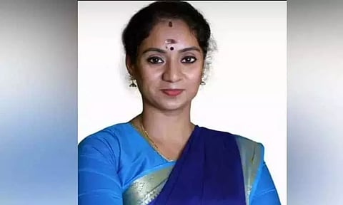 கணவர் மீது பகீர் குற்றச்சாட்டு: டி.ஜி.பி.யிடம் புகார் அளித்த முன்னாள் அமைச்சர்