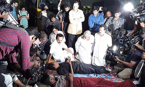 2019ல் நடந்த உண்ணாவிரத போராட்டத்தின்போது நேரில் வந்து ஆதரவு தெரிவித்த மு.க.ஸ்டாலின்.