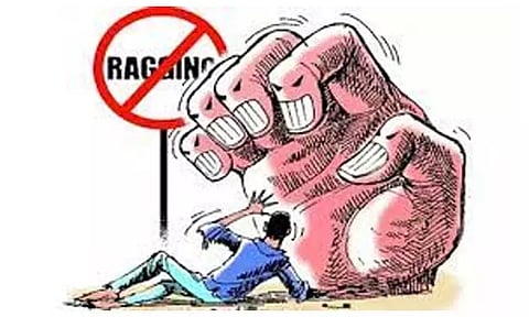 கோவை ராகிங் விவகாரம் - 7 மாணவர்கள் இடைநீக்கம்