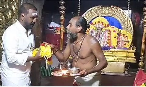 'ஜிகர்தண்டா டபுள் எக்ஸ்' படம் வெற்றி பெற வேண்டி நடிகர் ராகவா லாரன்ஸ் சாமி தரிசனம்!