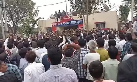 4 வயது சிறுமியை பாலியல் வன்கொடுமை செய்த சப்-இன்ஸ்பெக்டர்; அதிர்ச்சி சம்பவம்