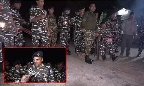 காஷ்மீரில் பணிக்கு இடையே தீபாவளி பண்டிகையை கொண்டாடிய சி.ஆர்.பி.எப். வீரர்கள்