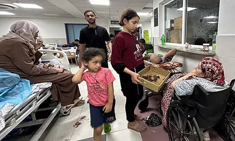 காசா: பெரிய மருத்துவமனையில் சேவை நிறுத்தம்; 3 குழந்தைகள் பலியான சோகம்