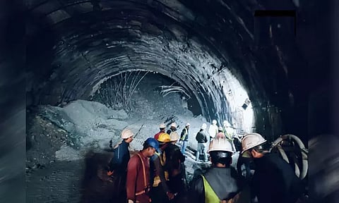 உத்தரகாண்ட்: சுரங்கப்பாதை இடிந்து விழுந்து விபத்து - 40 தொழிலாளர்களை மீட்கும்பணிகள் தீவிரம்