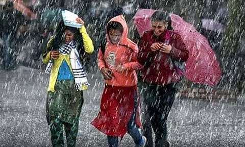 கனமழை எச்சரிக்கை: மயிலாடுதுறையில் நாளை பள்ளி, கல்லூரிகளுக்கு விடுமுறை