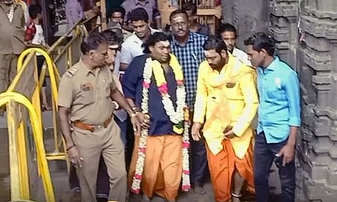 திருவண்ணாமலை அருணாசலேஸ்வரர் கோவிலில் நடிகர் யோகிபாபு சாமி தரிசனம்