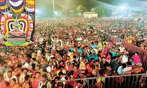 மேல்மலையனூரில் ஊஞ்சல் விழா- ஆயிரக்கணக்கான பக்தர்கள் பங்கேற்பு
