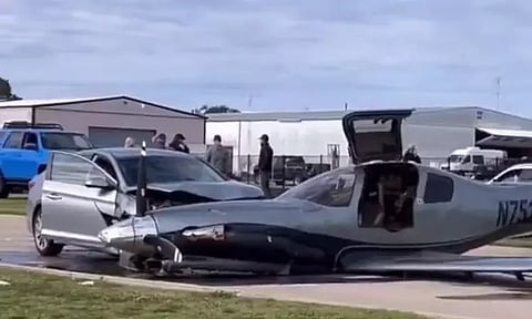 ரன்வேயை தாண்டி சென்று கார் மீது மோதிய விமானம்.. வைரலாகும் வீடியோ