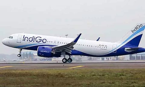 பயணிகளின் உடைமைகளை ஒப்படைக்க தவறியதாக வழக்கு; இண்டிகோ விமான நிறுவனம் ரூ.70,000 வழங்க உத்தரவு