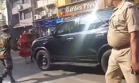 திடீரென வழிமறித்த பெண்: பிரதமரின் பாதுகாப்பில் கோட்டைவிட்ட 3 போலீசார் சஸ்பெண்ட்