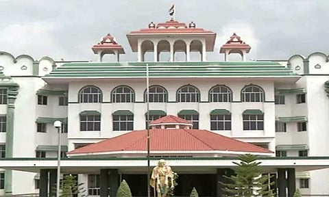 திருச்செந்தூர் கோவில் நிர்வாகத்தின் அறிவிப்புக்கு எதிராக வழக்கு