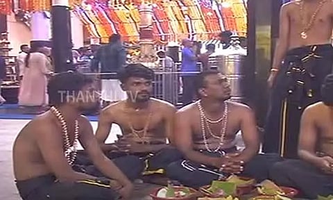 கார்த்திகை முதல் நாள்; துளசி மாலை அணிந்து விரதத்தை தொடங்கிய அய்யப்ப பக்தர்கள்