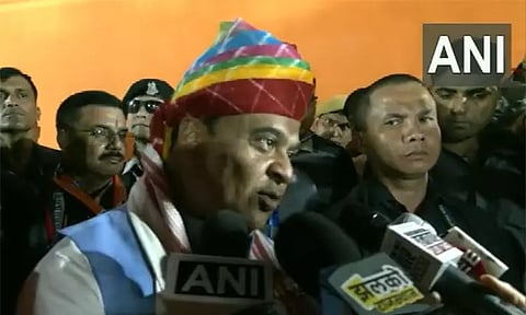 தெலுங்கானாவில் கவர்ச்சி திட்டங்களை அள்ளி வீசிய காங்கிரஸ்: ராகுல் காந்தியின் வாக்குறுதிகளை அவரின் தாயாரே நம்பமாட்டார் - பாஜக கிண்டல்