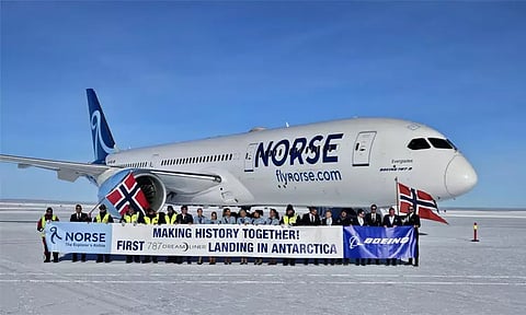 உலக சாதனை... அண்டார்டிகாவின் பனி ஓடுபாதையில் தரையிறங்கிய போயிங் விமானம்