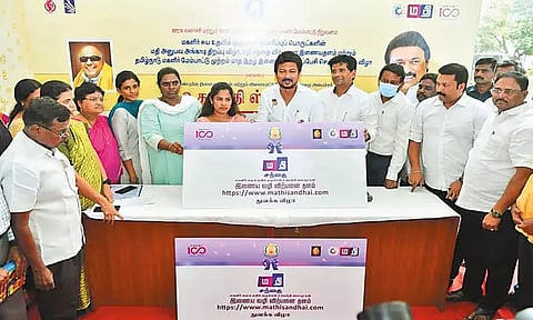 மகளிர் சுய உதவிக்குழுக்களின் தயாரிப்பிலான பொருட்களை வாங்குவதற்கு மதி சந்தை விற்பனை இணையதளம்