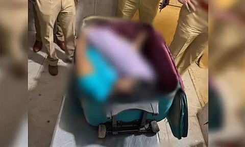 மும்பையில் கேட்பாரற்று கிடந்த சூட்கேஸ்.. போலீசார் திறந்து பார்த்தபோது காத்திருந்த அதிர்ச்சி