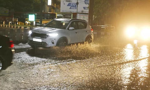 சென்னையின் பல்வேறு இடங்களில் பரவலாக மழை