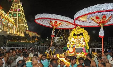 ஆண்டுக்கு ஒரு நாள் மட்டுமே தரிசனம்... திருமலை மாடவீதிகளில் வலம் வந்த உக்ர சீனிவாசமூர்த்தி