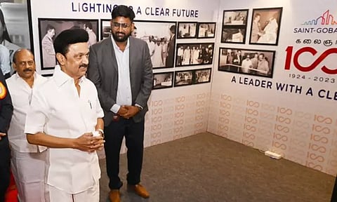 புகைப்பட கண்காட்சியை பார்வையிட்ட முதல்-அமைச்சர் மு.க. ஸ்டாலின்