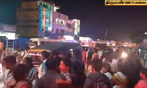 கார்த்திகை தீப திருவிழாவுக்கு குவிந்த பக்தர்கள்: ஸ்தம்பித்த போக்குவரத்து - திணறும் திருவண்ணாமலை