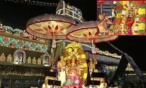 கார்த்திகை மாத பவுர்ணமி.. தங்க கருட வாகனத்தில் எழுந்தருளிய மலையப்பசாமி